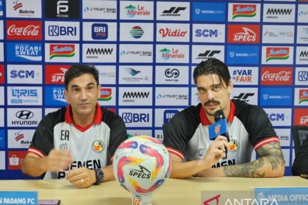Pelatih Carlos Almeida Ringankan Beban Pemain Semen Padang