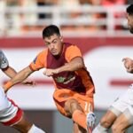 Berikut beberapa alternatif judul untuk "Bali United Patahkan Rekor Kemenangan Beruntun Borneo FC":

1. "Bali United Akhiri Dominasi Borneo FC dengan Kemenangan"
2. "Rekor Kemenangan Borneo FC Hancur di Tangan Bali United"
3. "Bali United Gagalkan Langkah Borneo FC dengan Kemenangan Gemilang"
4. "Keseruan Pertandingan: Bali United Putus Rekor Borneo FC"
5. "Bali United Kembali Beraksi: Patahkan Kemenangan Beruntun Borneo FC" 
6. "Kebangkitan Bali United: Rekor Kemenangan Borneo FC Terkandas"
7. "Bali United Mengguncang, Patahkan Seri Kemenangan Borneo FC" 

Semoga salah satu dari judul ini sesuai dengan yang Anda cari!